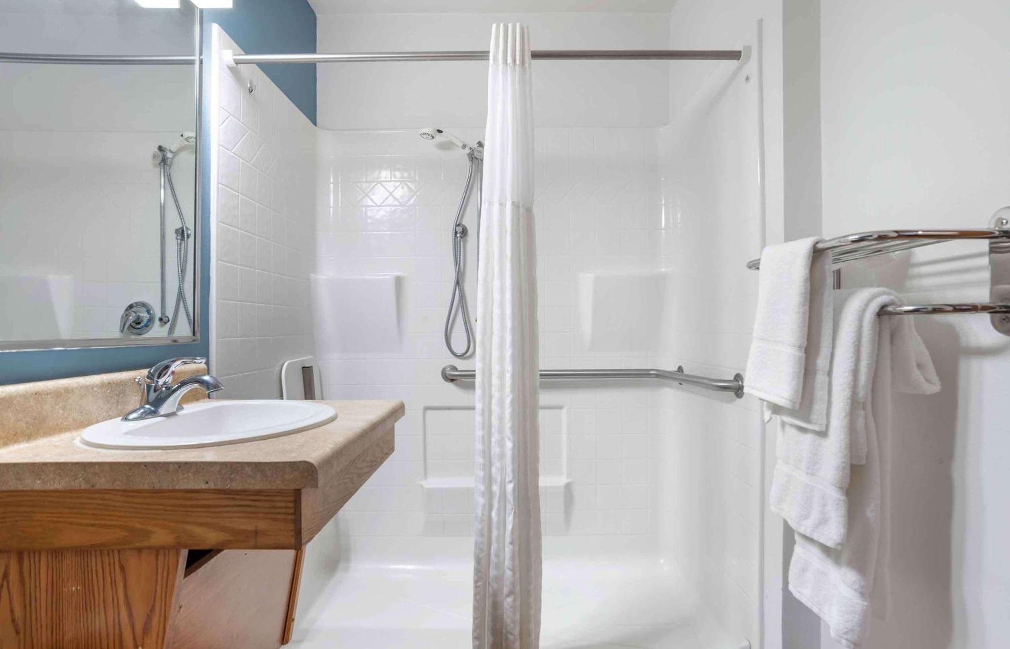 Extended Stay America Select Suites - Cleveland - Airport Экстерьер фото