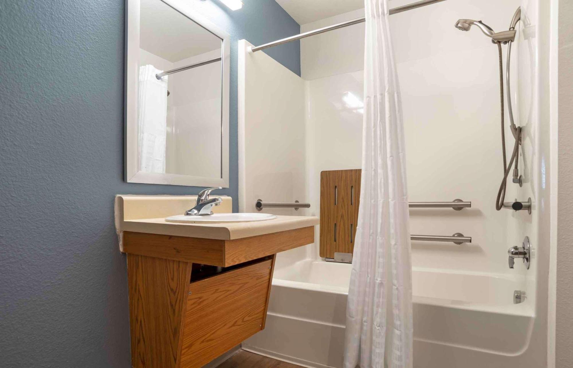 Extended Stay America Select Suites - Cleveland - Airport Экстерьер фото