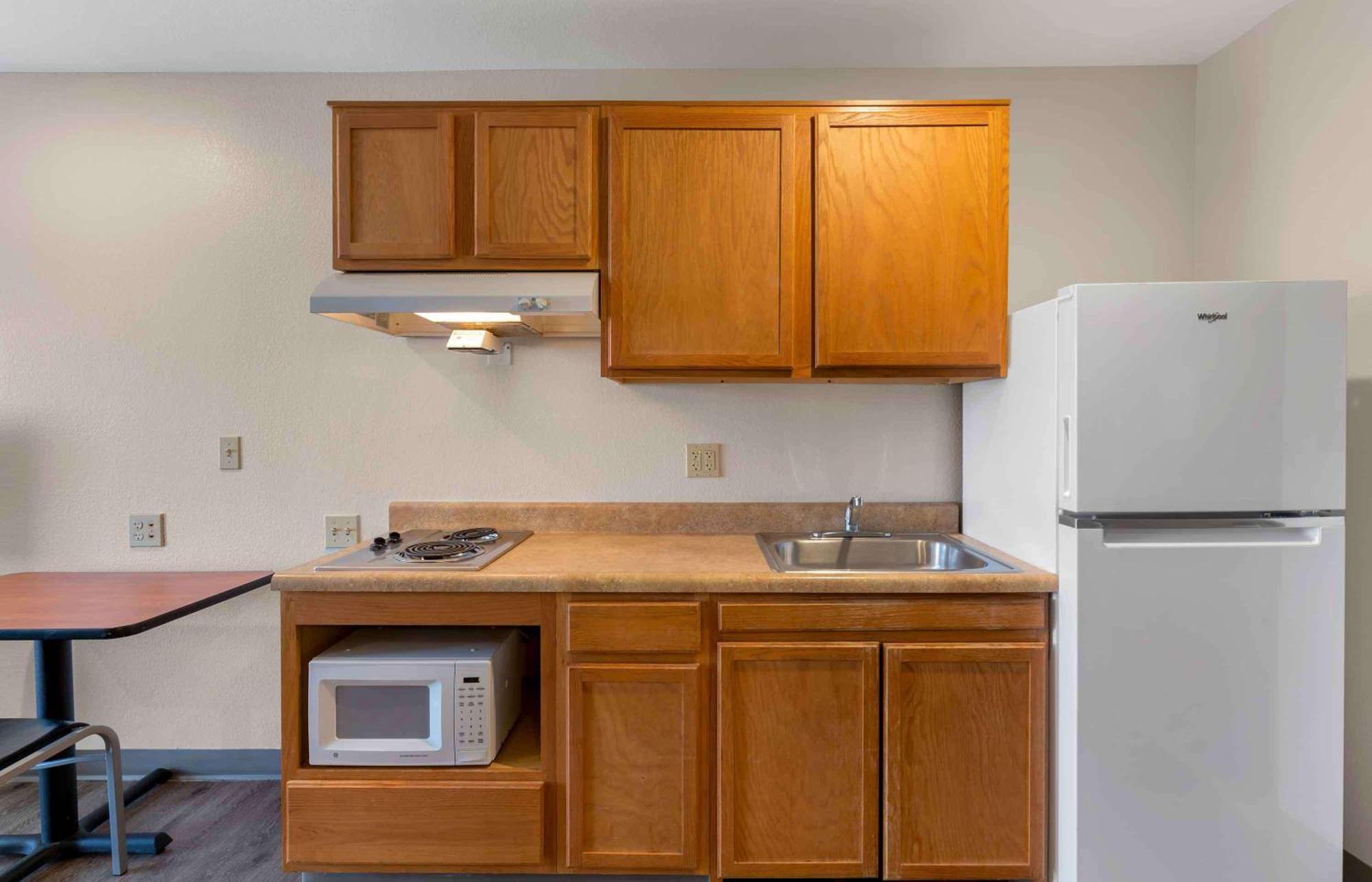 Extended Stay America Select Suites - Cleveland - Airport Экстерьер фото