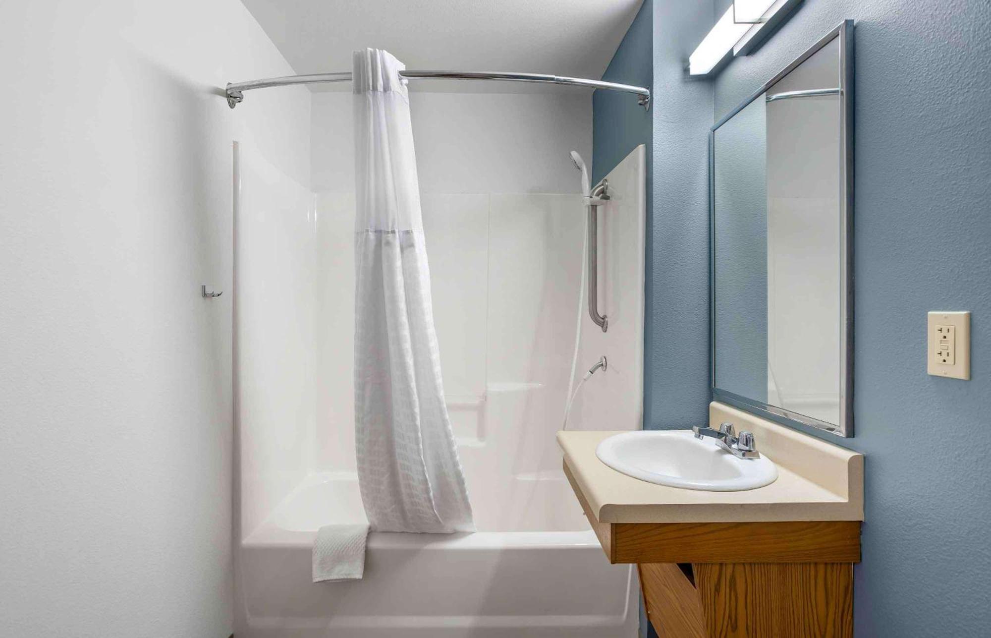 Extended Stay America Select Suites - Cleveland - Airport Экстерьер фото