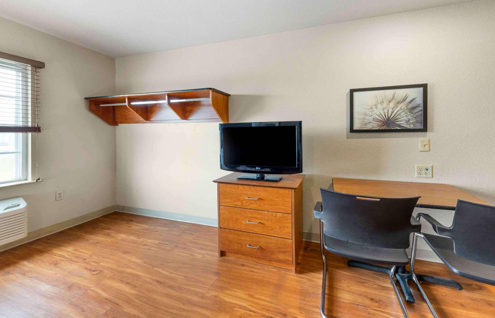 Extended Stay America Select Suites - Cleveland - Airport Экстерьер фото