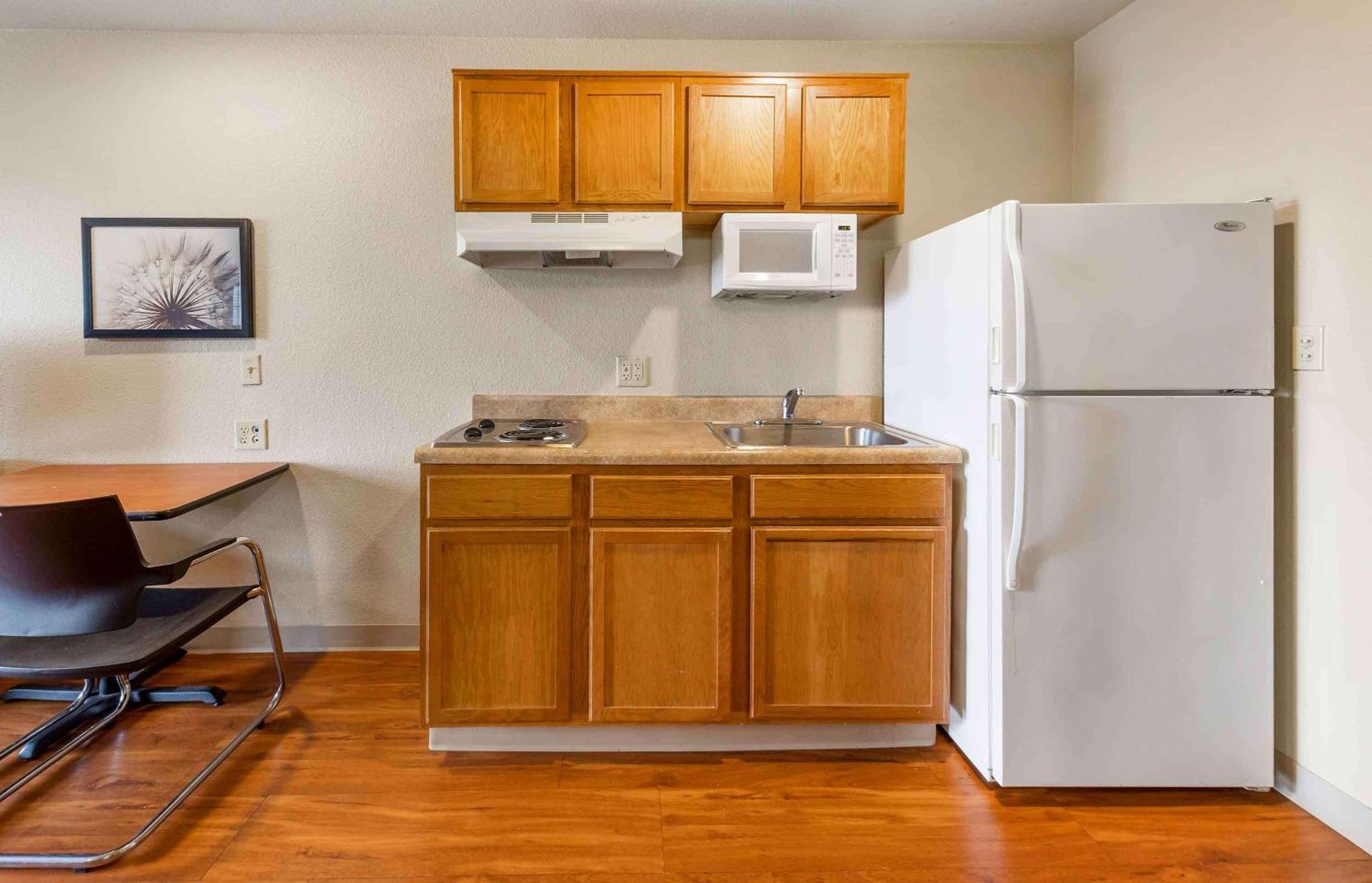 Extended Stay America Select Suites - Cleveland - Airport Экстерьер фото